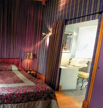 La Tour Rose Hotel