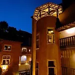 La Tour Rose Hotel