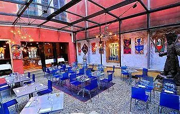 Hotell La Tour Rose