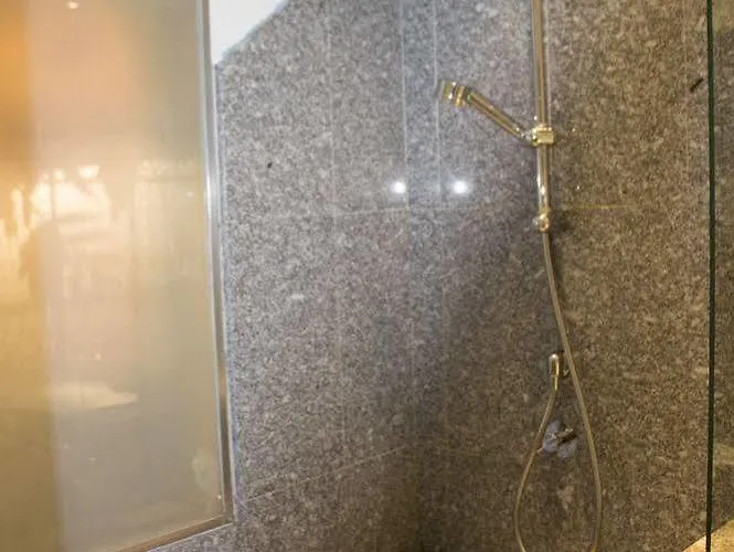 La Tour Rose 4* Lyon